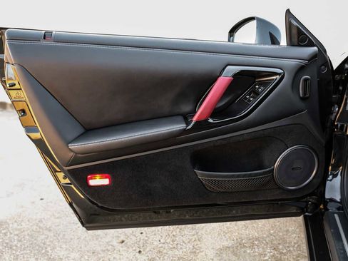 Used 2014 Nissan GT-R Black Edition image 51