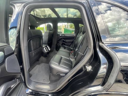 Used 2017 Porsche Cayenne Platinum Edition w/ Premium Package (PJV) AWD/4WD image 14