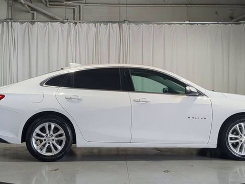 Used 2017 Chevrolet Malibu LT w/ Leather Package FWD image 9