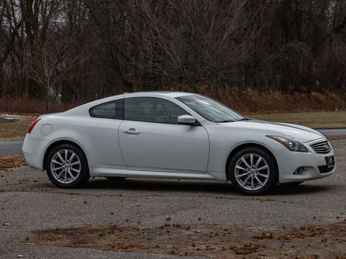 Used 2013 INFINITI G37 x w/ Premium Pkg image 3