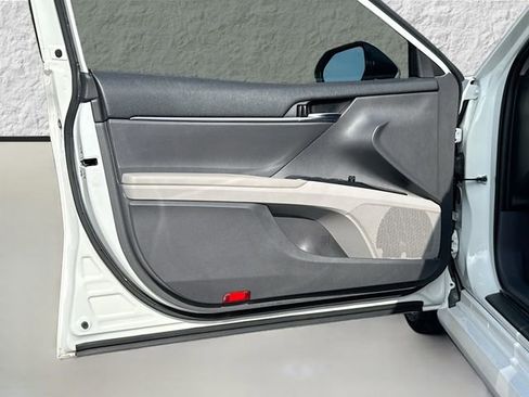 Used 2020 Toyota Camry LE image 20