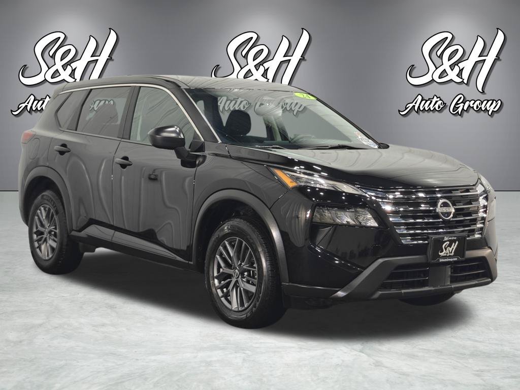 Used 2024 Nissan Rogue S AWD/4WD image 2
