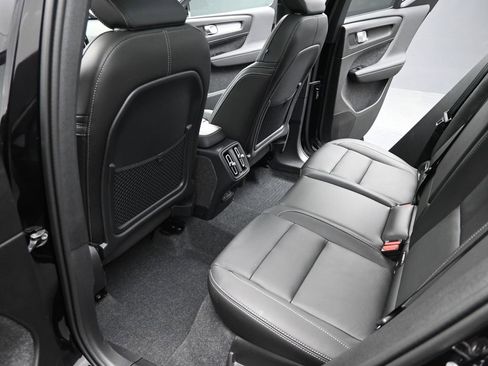 Certified 2025 Volvo XC40 B5 Core w/ Protection Package Premier image 12