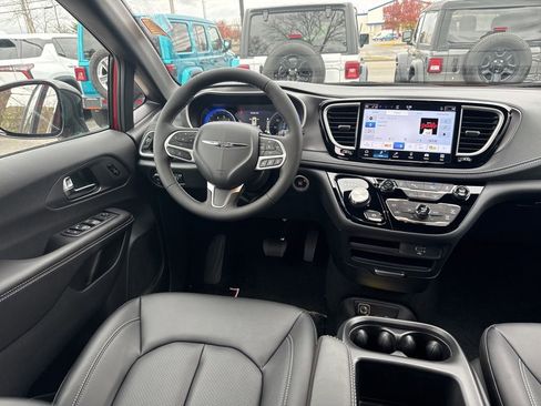 New 2026 Chrysler Pacifica Select image 11