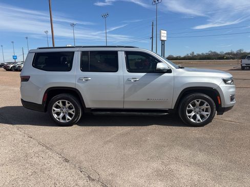 Used 2022 Jeep Wagoneer Series II image 6