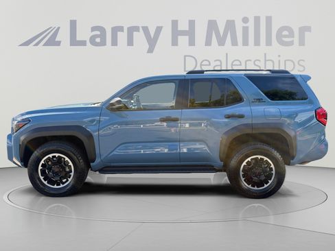 Used 2025 Toyota 4Runner TRD Off-Road Premium AWD/4WD image 2