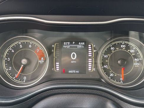 Certified 2022 Jeep Cherokee Latitude w/ Sun & Sound Group AWD/4WD image 18