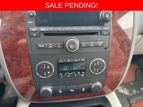 Used 2013 Chevrolet Suburban 2500 LT w/ Luxury Package image 17