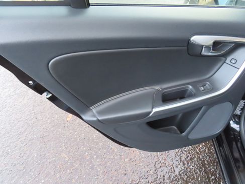 Used 2018 Volvo V60 T5 Dynamic image 10