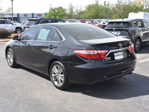 Used 2017 Toyota Camry SE image 9