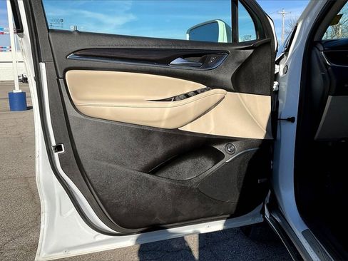 Used 2020 Buick Enclave Essence w/ Sound and Sites Package image 18