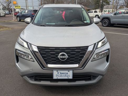 Used 2023 Nissan Rogue SV image 2