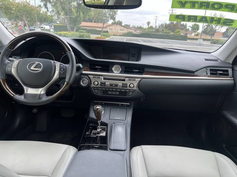 Used 2013 Lexus ES 350 w/ Premium Pkg FWD image 11