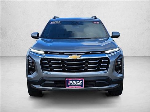 Used 2025 Chevrolet Equinox LT w/ Convenience Package II AWD/4WD image 2