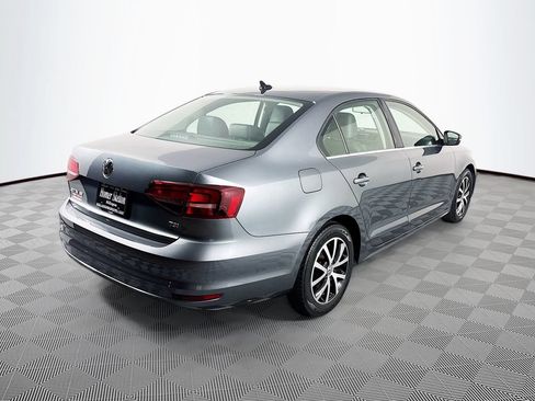 Used 2017 Volkswagen Jetta SE FWD image 7