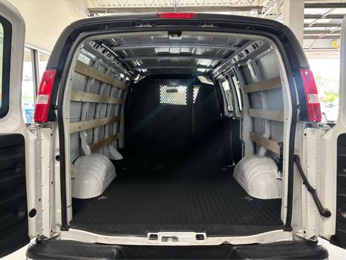 Used 2024 Chevrolet Express 2500 w/ Driver Convenience Package RWD image 4