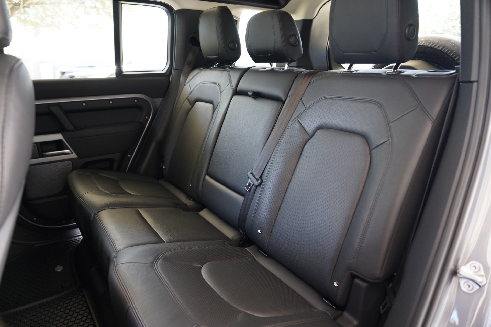 Used 2023 Land Rover Defender 110 SE AWD/4WD image 30
