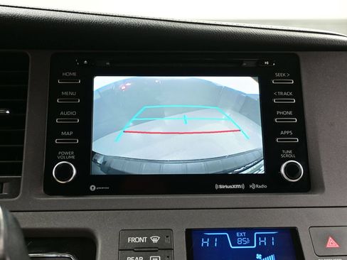 Used 2018 Toyota Sienna XLE Premium w/ Carpet Mat Package FWD image 24