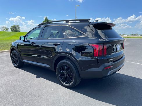 Used 2023 Kia Sorento S w/ Panoramic Sunroof Package AWD/4WD image 3