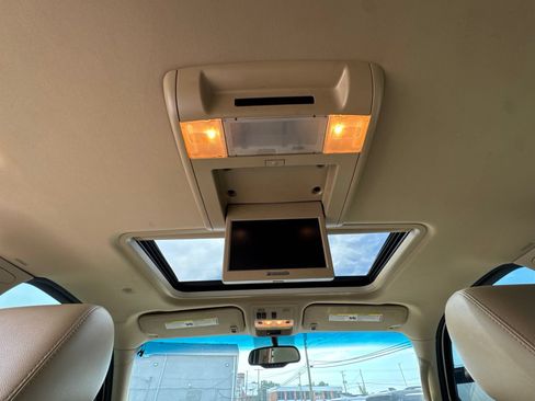 Used 2012 Chevrolet Suburban LTZ AWD/4WD image 27