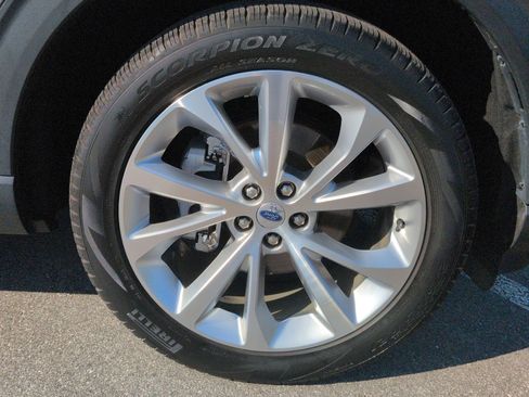 Used 2023 Ford Explorer Platinum w/ Technology Package AWD/4WD image 11