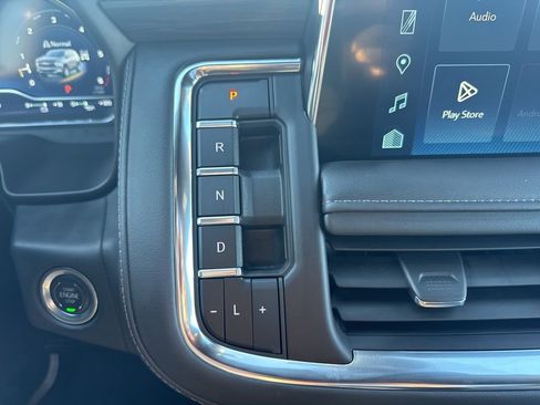 Used 2024 Chevrolet Suburban Z71 w/ Off-Road Capability Package image 17