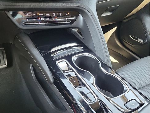 Used 2022 Buick Envision Essence w/ Technology Package II image 17