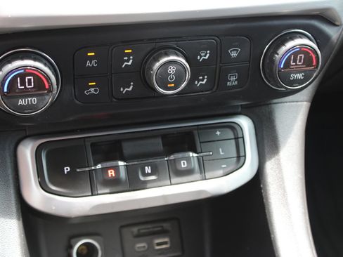 Used 2021 GMC Acadia SLT w/ Elevation Edition FWD image 17