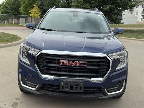 Used 2022 GMC Terrain SLE w/ Driver Convenience Package AWD/4WD image 2