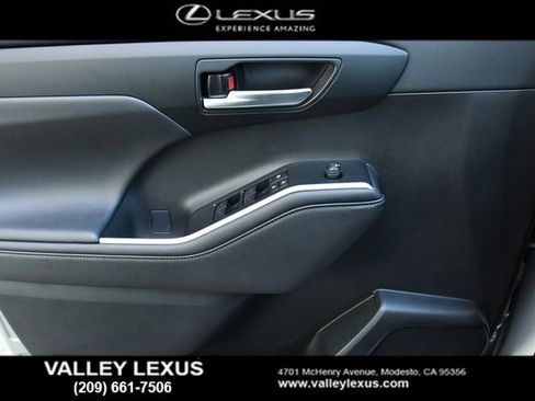 Used 2023 Toyota Highlander XLE image 18