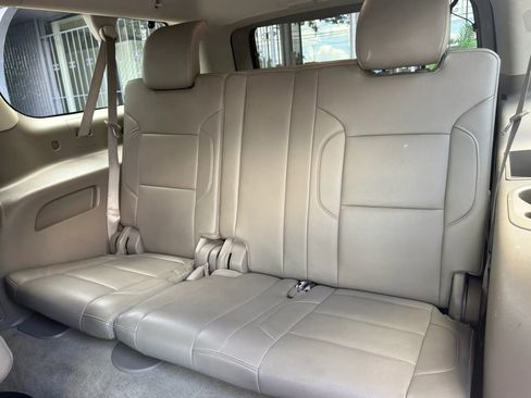 Used 2016 Chevrolet Suburban LT RWD image 17