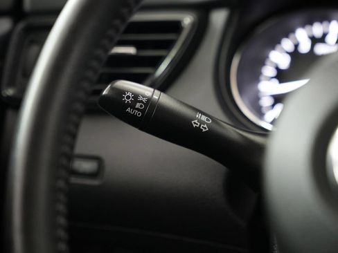 Used 2020 Nissan Rogue SV FWD image 13
