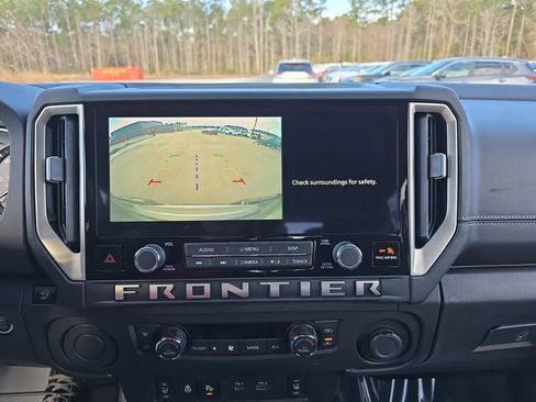 Used 2025 Nissan Frontier SV w/ SV Convenience Package image 25