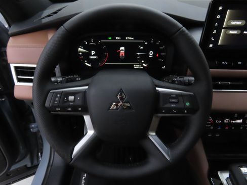 New 2025 Mitsubishi Outlander SEL image 13