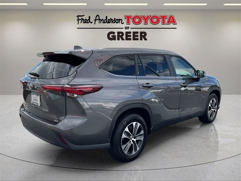 Used 2024 Toyota Highlander XLE image 20