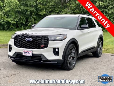 Used 2025 Ford Explorer ST image 3