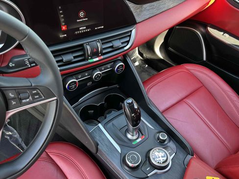 Used 2019 Alfa Romeo Giulia image 44