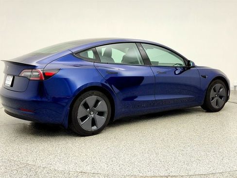 Used 2023 Tesla Model 3 Standard Range image 5