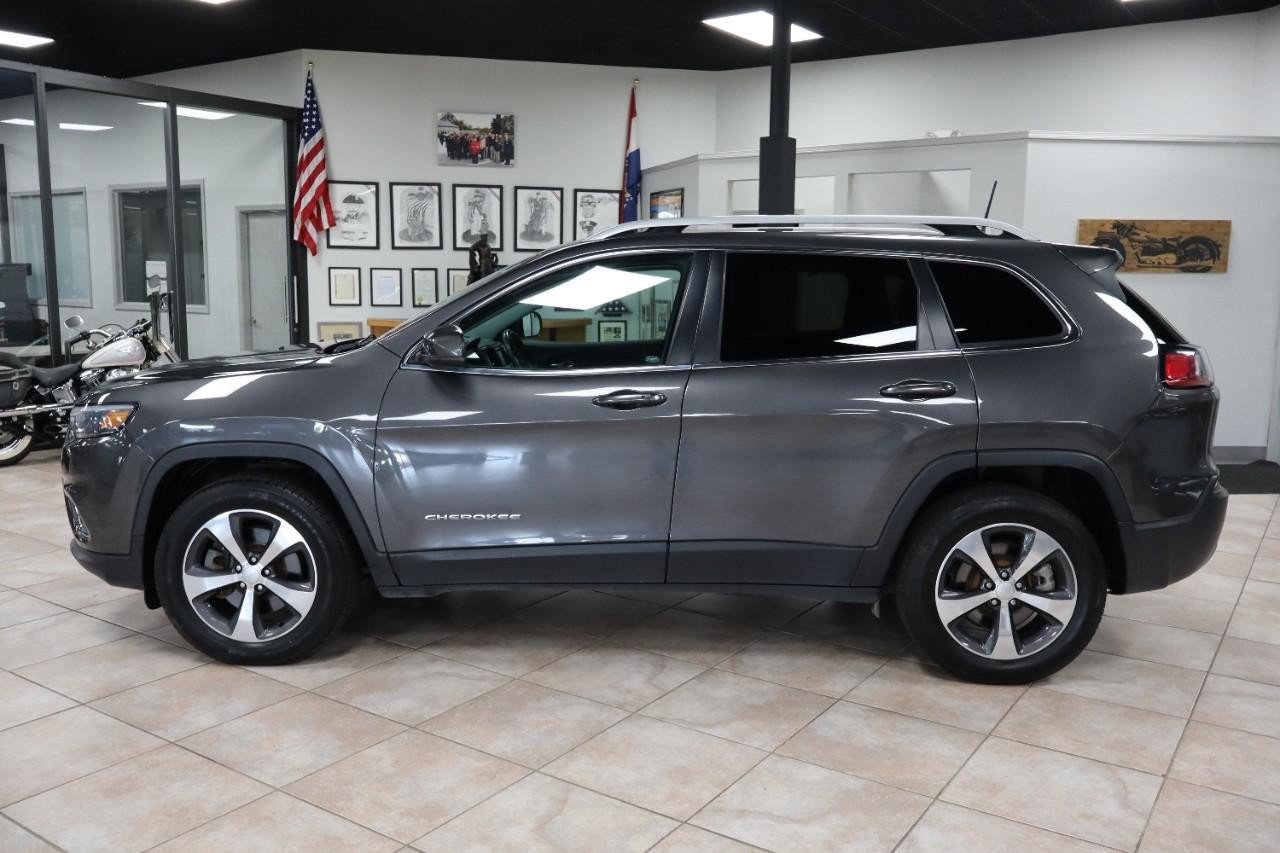 Used 2019 Jeep Cherokee Limited AWD/4WD image 2