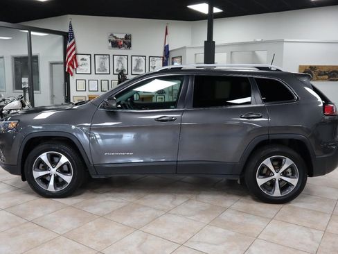 Used 2019 Jeep Cherokee Limited AWD/4WD image 2