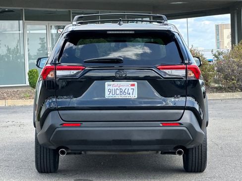 Used 2025 Toyota RAV4 LE AWD/4WD image 8