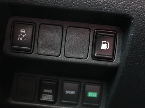 Used 2018 Nissan Rogue S image 23