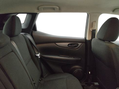 Used 2019 Nissan Rogue Sport S image 19