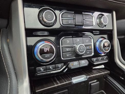 Used 2021 GMC Yukon XL Denali w/ Denali Premium Package RWD image 31