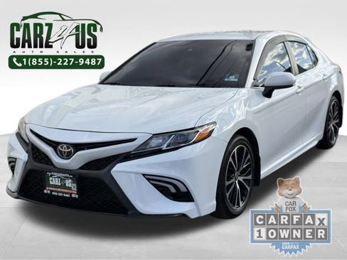 Used 2020 Toyota Camry SE image 1
