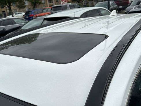 Used 2021 Toyota RAV4 XLE w/ Convenience Package FWD image 7