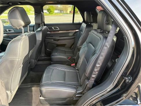 Used 2017 Ford Explorer Platinum image 9