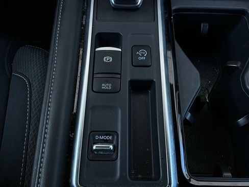 Used 2024 Nissan Pathfinder SV image 23