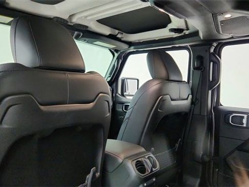 Used 2025 Jeep Wrangler Unlimited Rubicon image 31