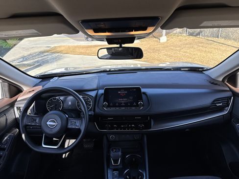 Used 2022 Nissan Rogue SV image 25